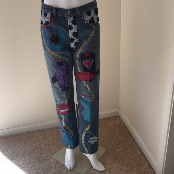 LEVI’S size 6 high waist jeans with appliqué